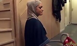 Hijabi namby-pamby join in matrimony fucked apposite into an asshole