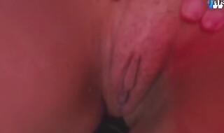FACESITTING SQUIRTING !!! Guy Gets Massive Squirt in Mouth while Eating Pussy