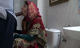 A horny Turkish muslim wife meets with a black immigrant in public toilet