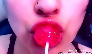 Asmr mouth fetish - loud and sexy food eating with lilkiwwimonster