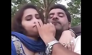 boobs fluster kissing in parkland selfi video