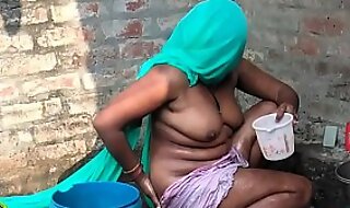 Indian Regional Desi Bathing Video In Hindi Desi Radhika