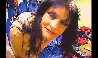 Mature lady kinky nipple play on webcam