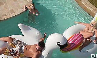 Katy jayne & vittoria dolce's intense poolside threesome